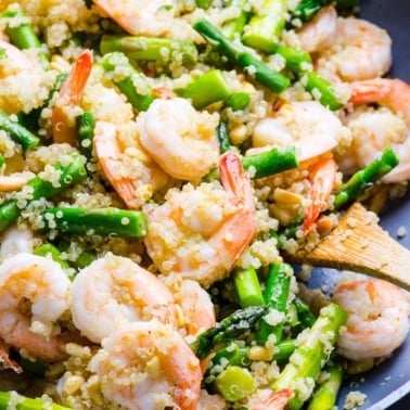 garlic butter shrimp with quinoa and asparagus on plate